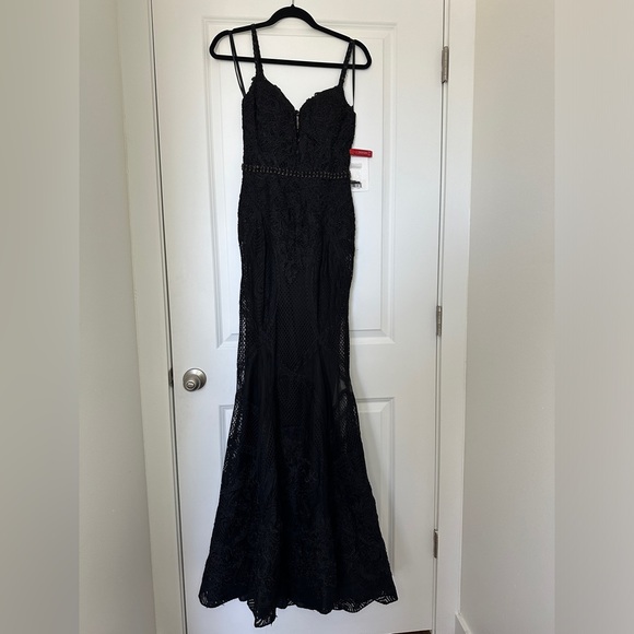 MAC Duggal 79082 Embroidered Sleeveless Plunge Neck Trumpet Gown Size 4 NWT - Picture 5 of 10